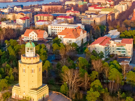 Kuvassa on ilmakuva Kotkan Haukkavuoresta